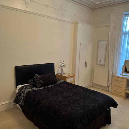 Third House Guest House Абърдийн Екстериор снимка