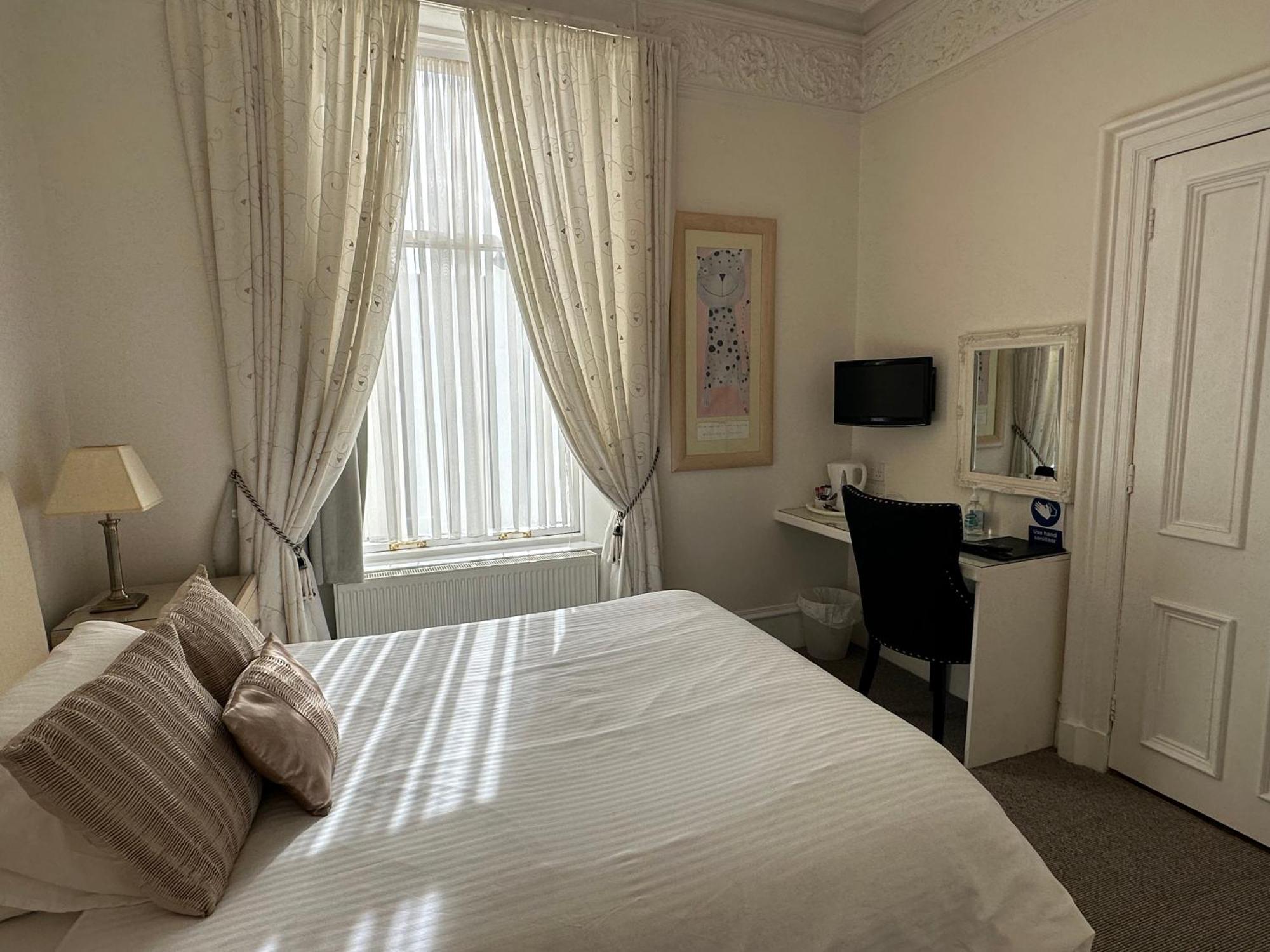 Third House Guest House Абърдийн Екстериор снимка