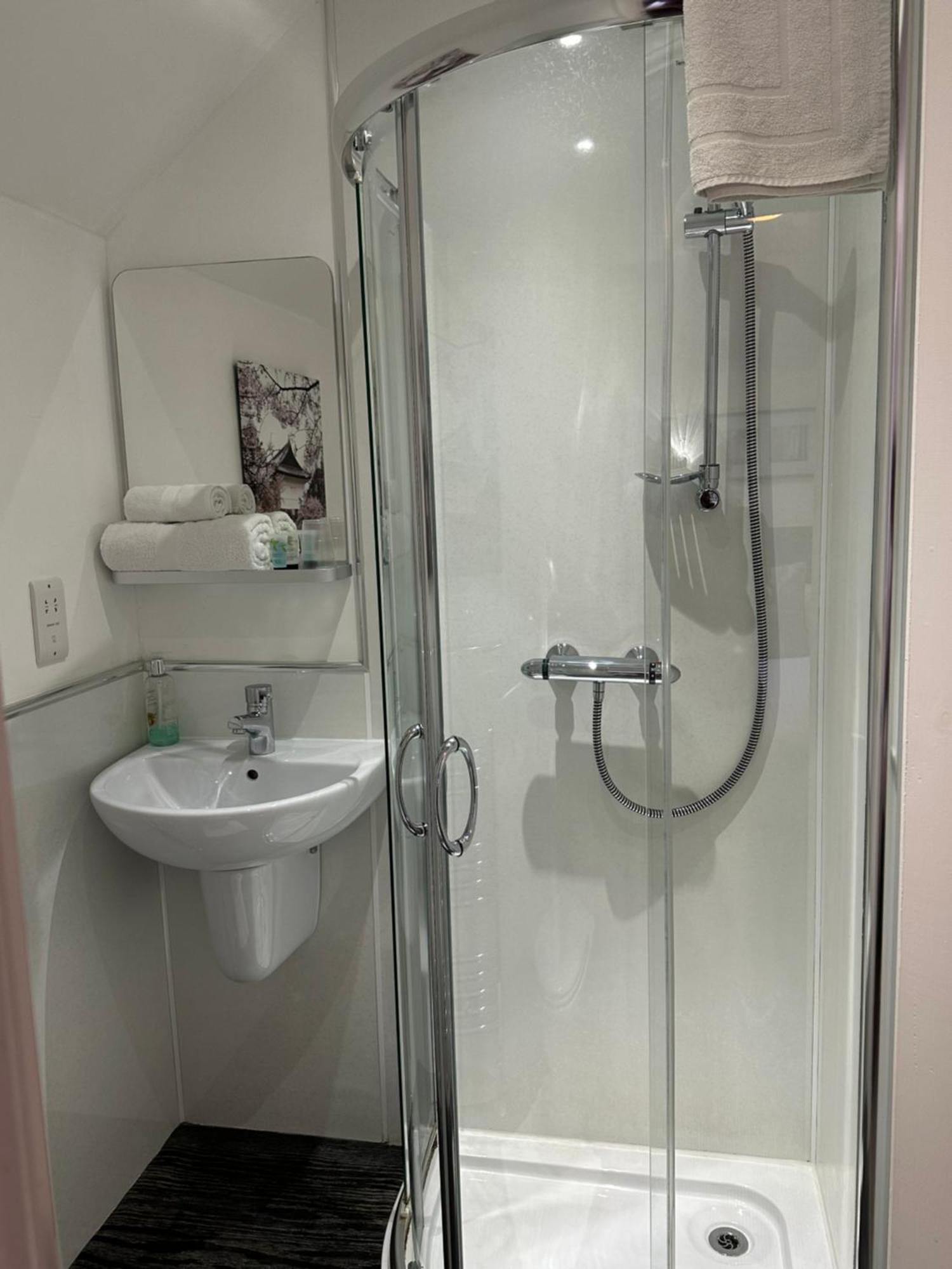 Third House Guest House Абърдийн Екстериор снимка