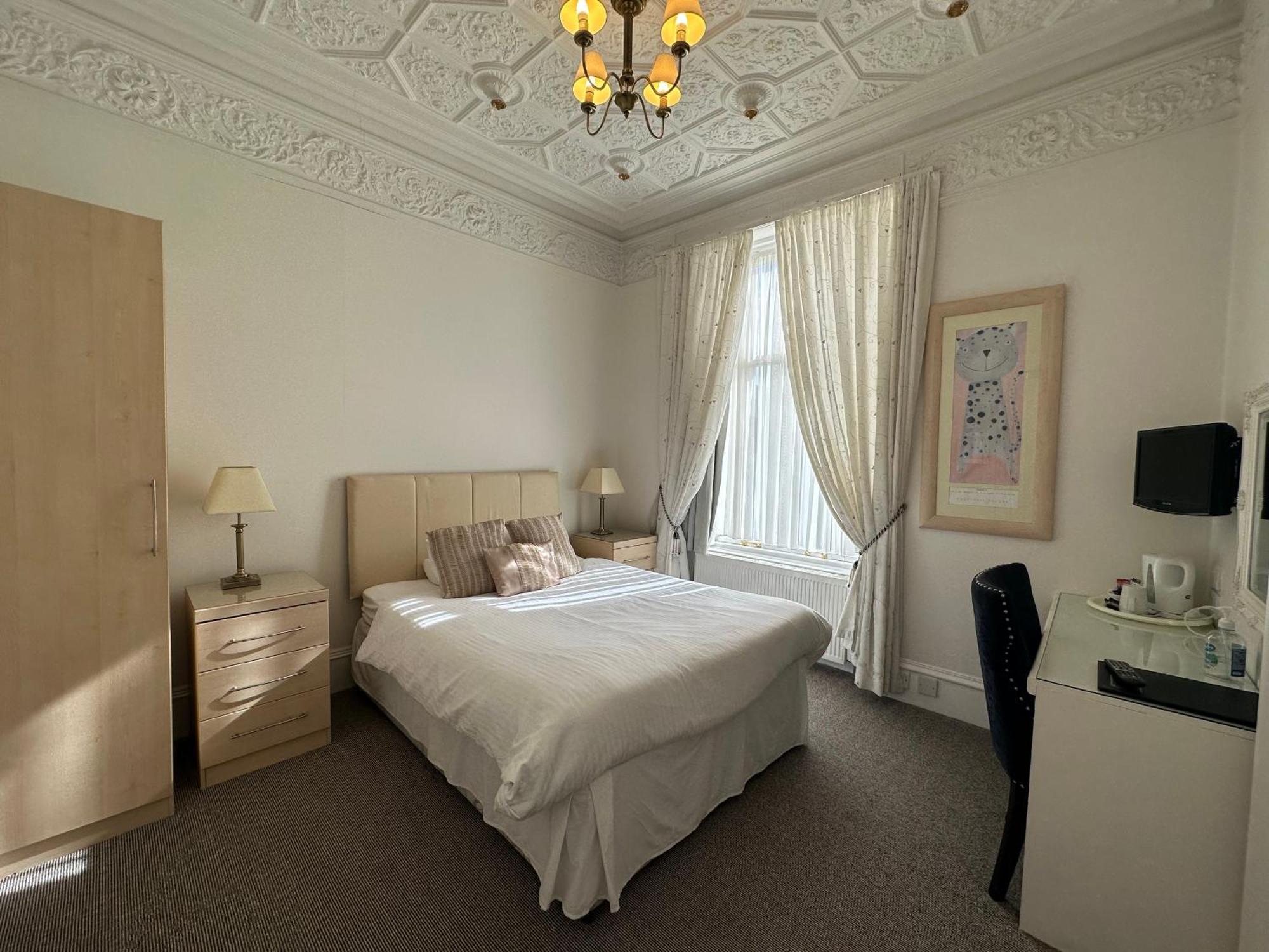 Third House Guest House Абърдийн Екстериор снимка